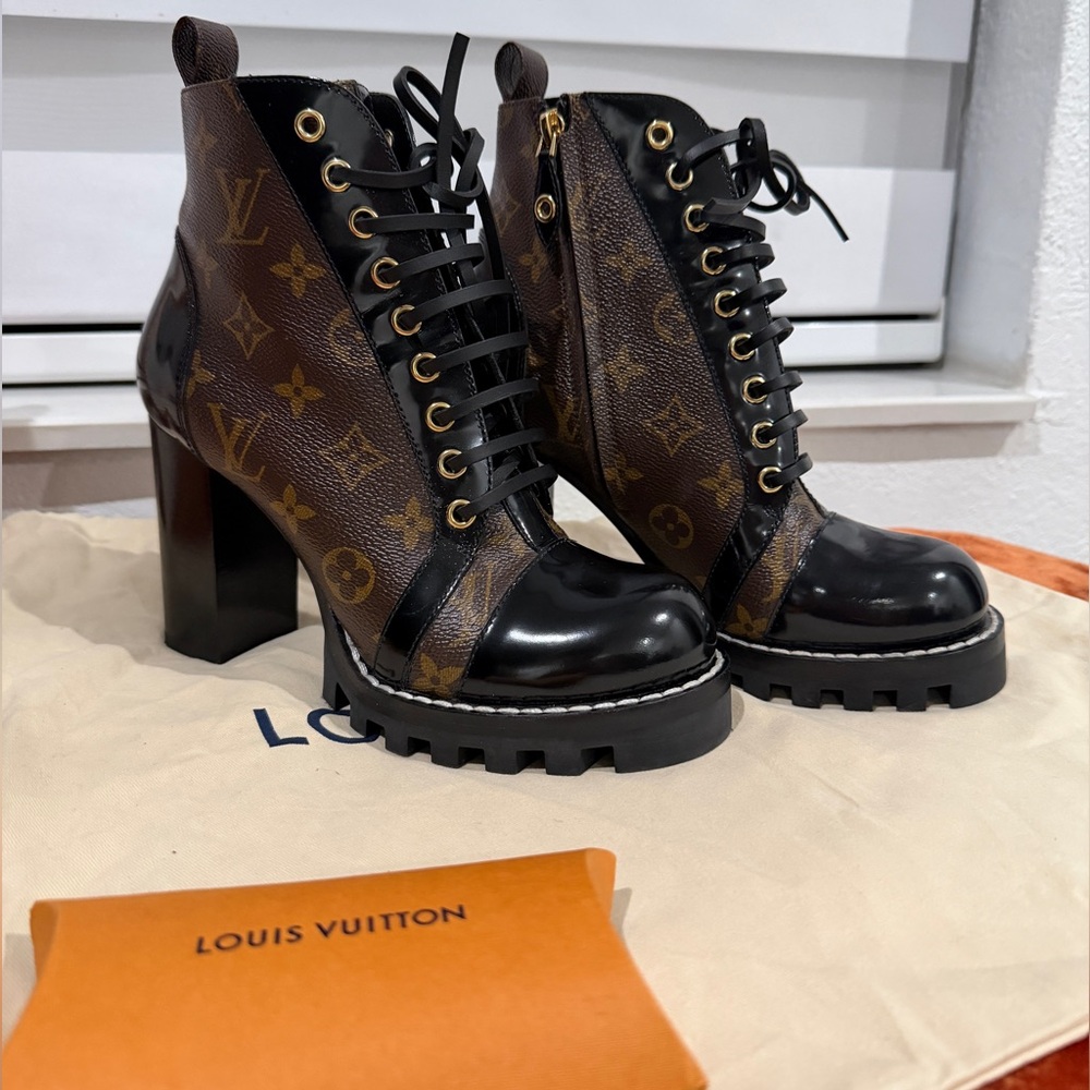 LV ANKLE BOOTS